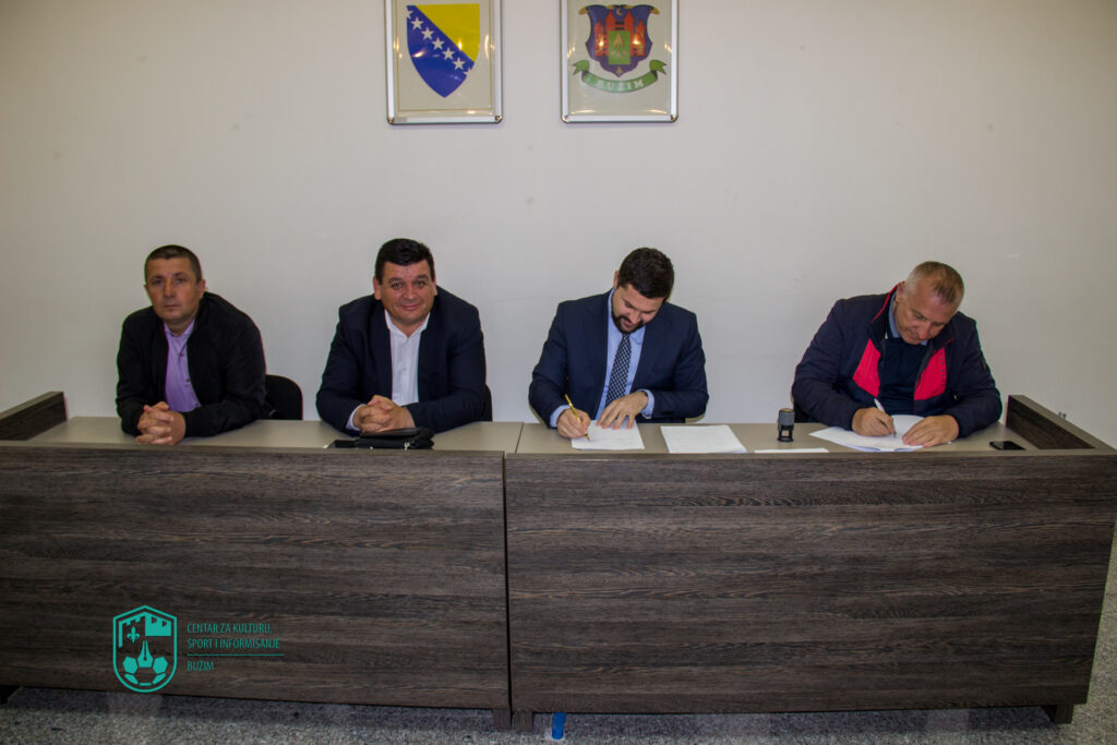 POTPISANI UGOVORI ZA IZGRADNJU I REKONSTRUKCIJU ŠEST PUTNIH PRAVACA