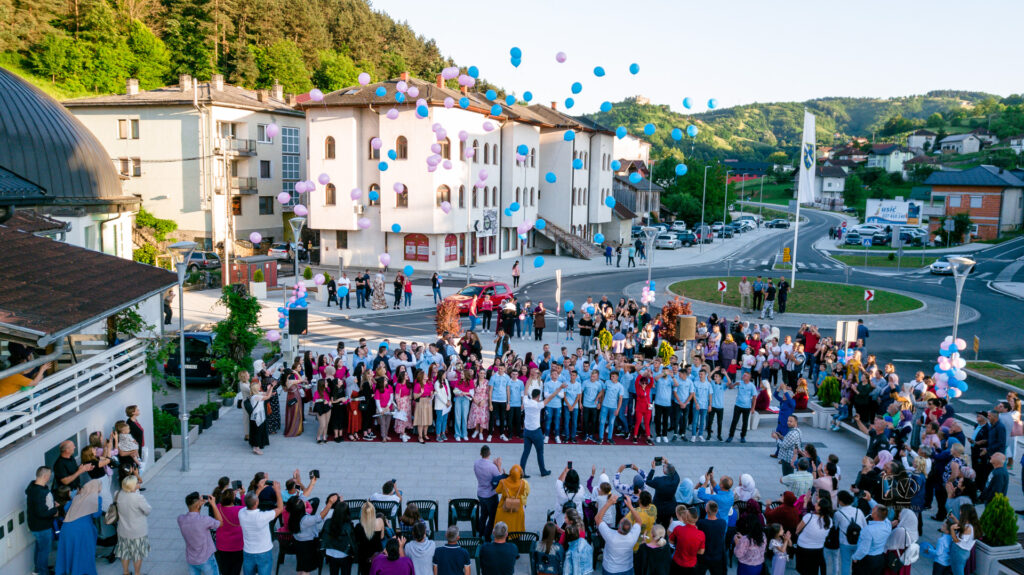 ODRŽAN ISPRAĆAJ MATURANATA MSŠ “HASAN MUSIĆ” BUŽIM