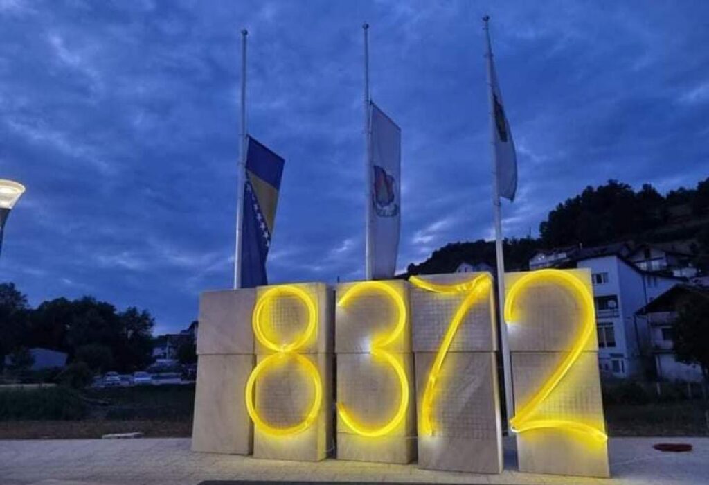 BUŽIMLJANI ODALI POČAST ŽRTVAMA SREBRENICE