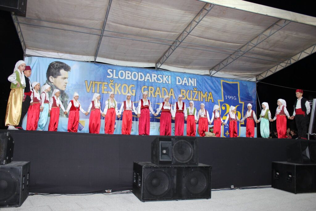 ODRŽANO VEČE FOLKLORA I SEVDAHA