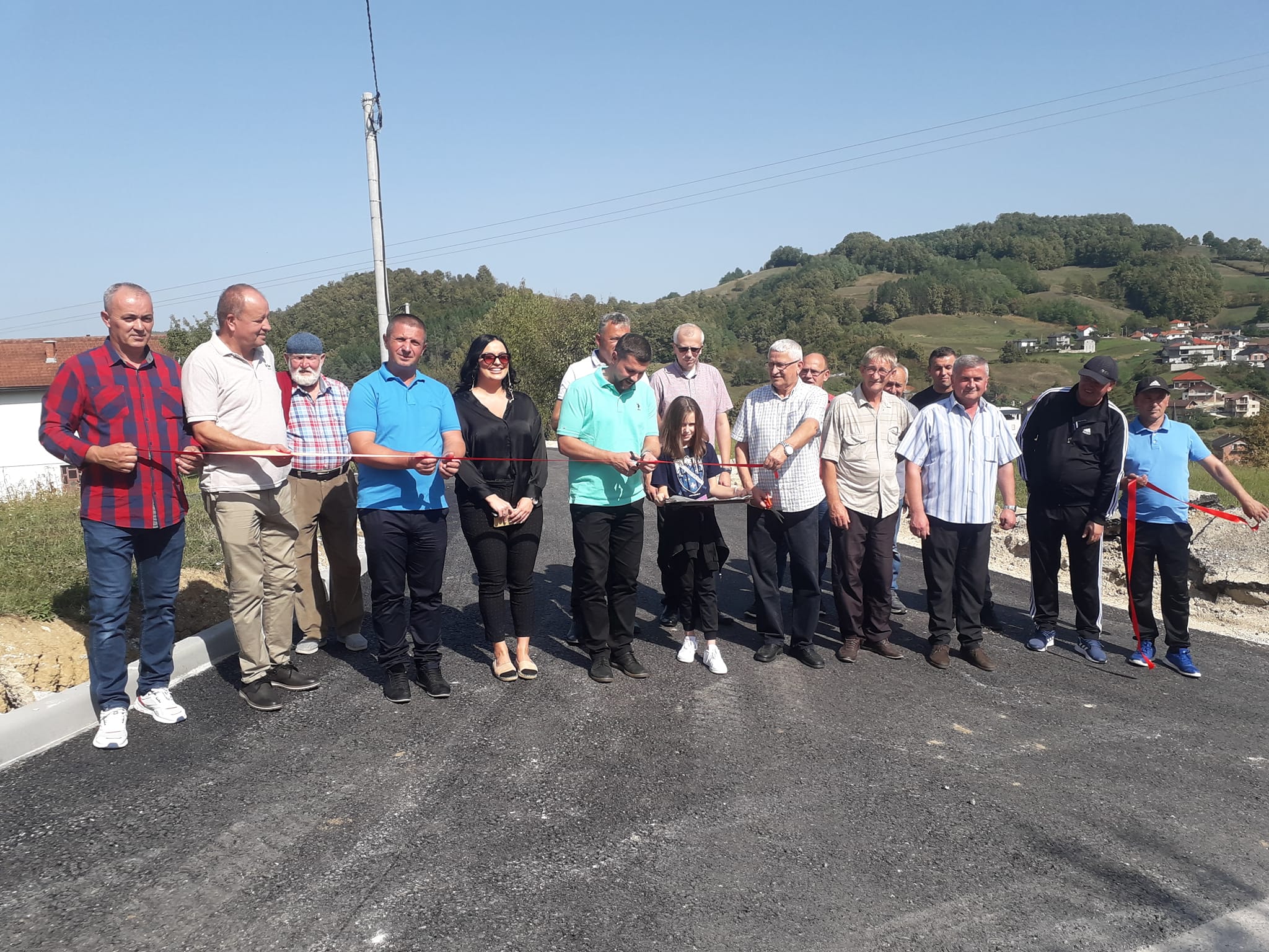 Svečanim presijecanjem vrpce otvorena dva asfaltirana puta