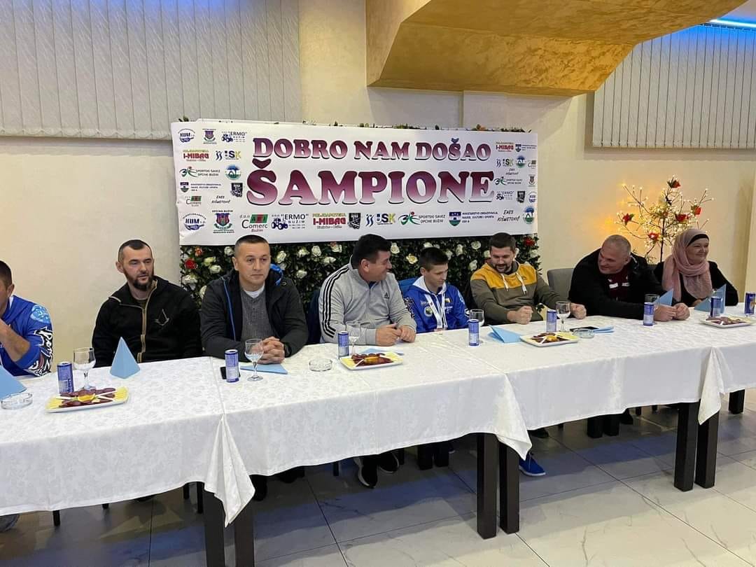 BUŽIMLJANI ORGANIZOVALI DOČEK ZA MEHMEDA KRUPIĆA