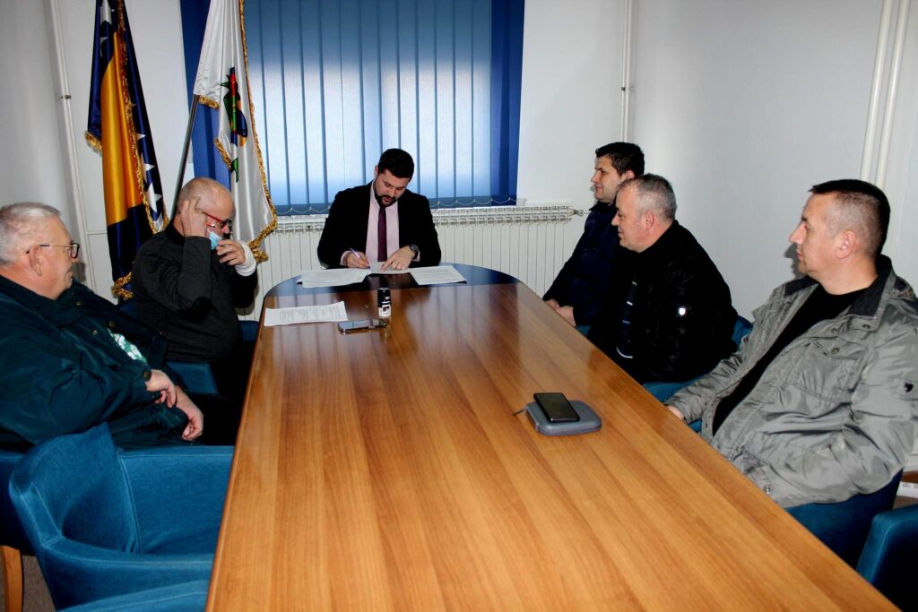 POTPISANI UGOVORI ZA IZGRADNJU DVIJE JAVNE RASVJETE