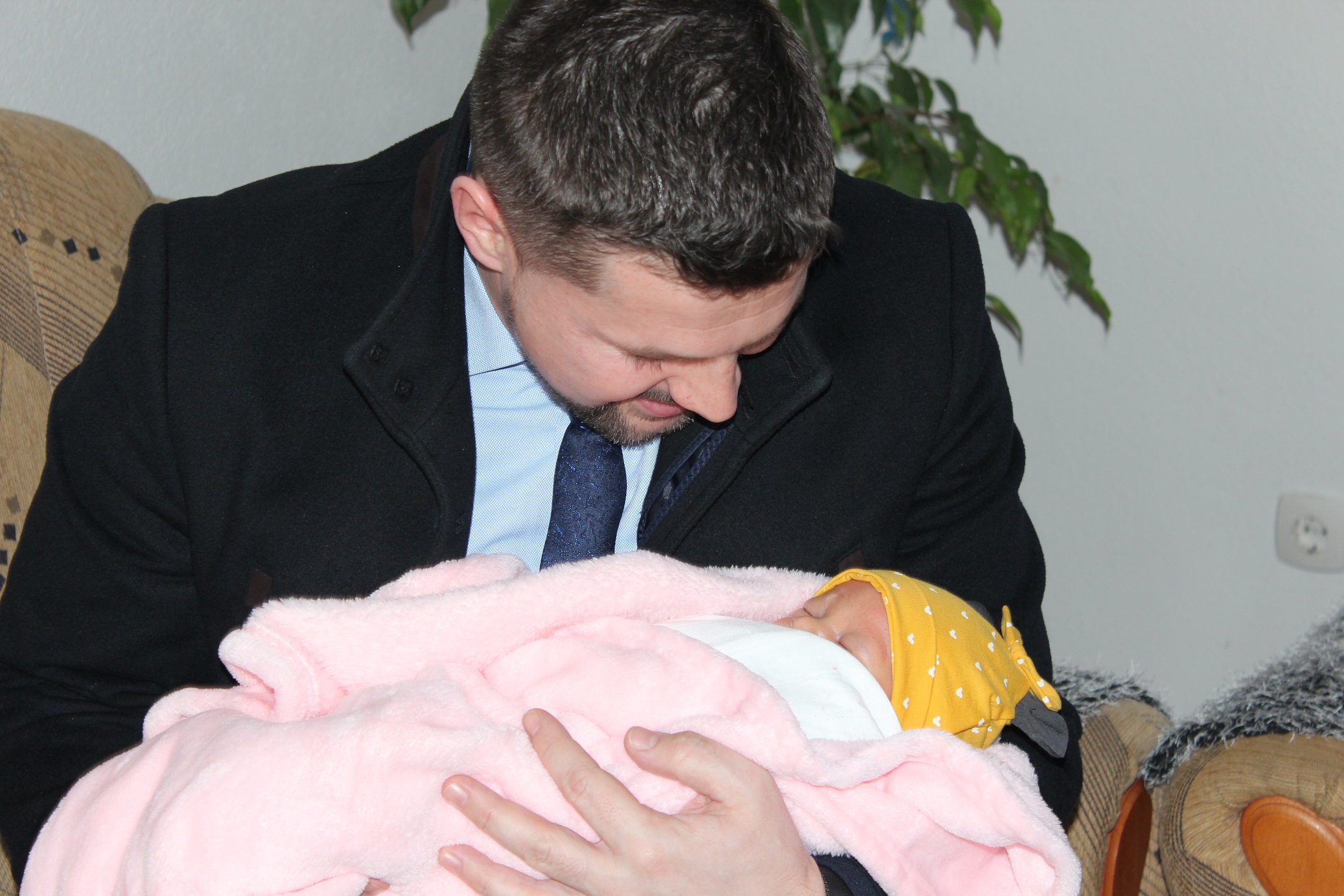 NAČELNIK U POSJETI PORODICI DIZDAREVIĆ-AIŠA ROĐENA NA DAN OPĆINE