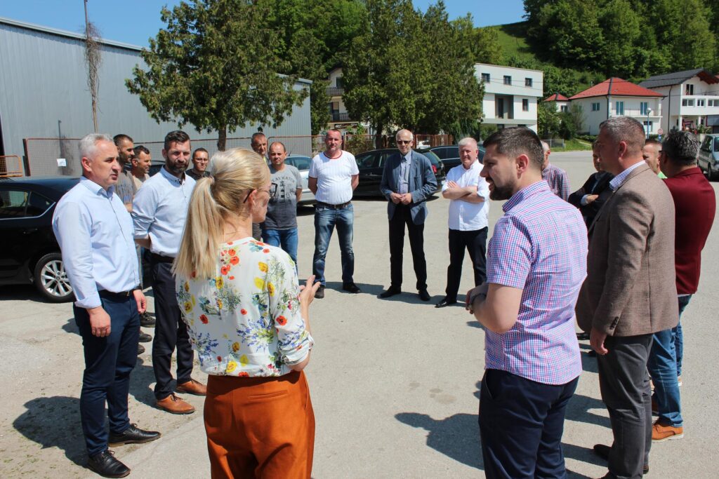 NAČELNIK I VIJEĆNICI U POSJETI PODUZEĆU AKROBAT