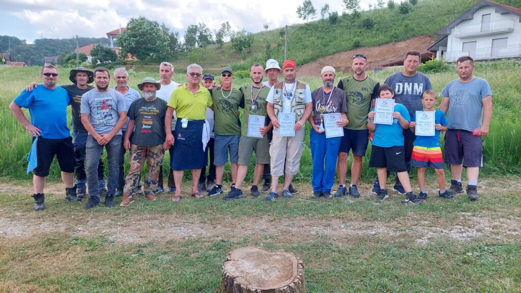 ODRŽAN KUP U ULOVU RIBE NA PLOVAK U ORGANIZACIJI SRD “ŠARAN” BUŽIM