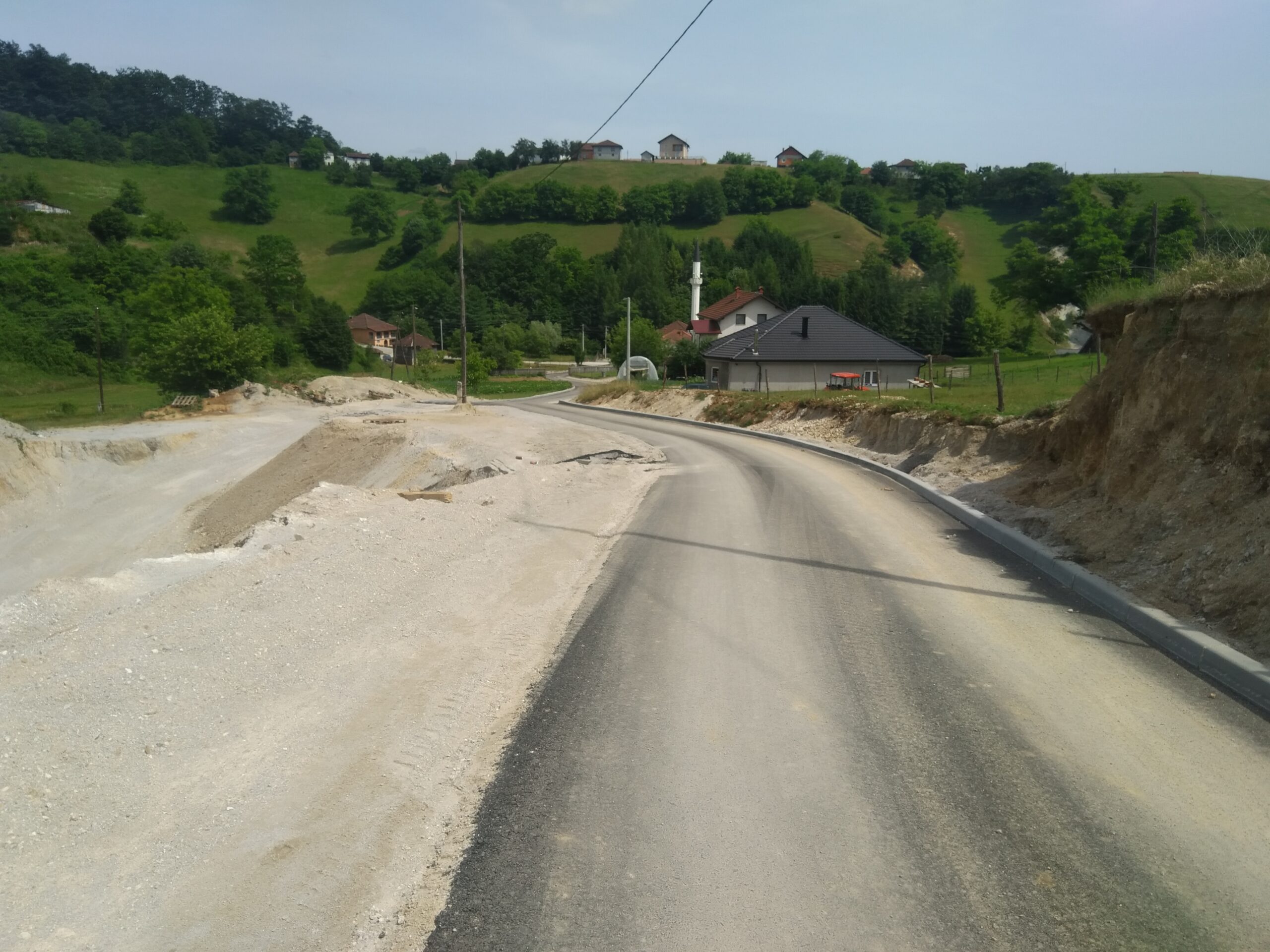 ASFALTIRAN PUTNI PRAVAC „ABAZOVIĆI-DURIĆI“