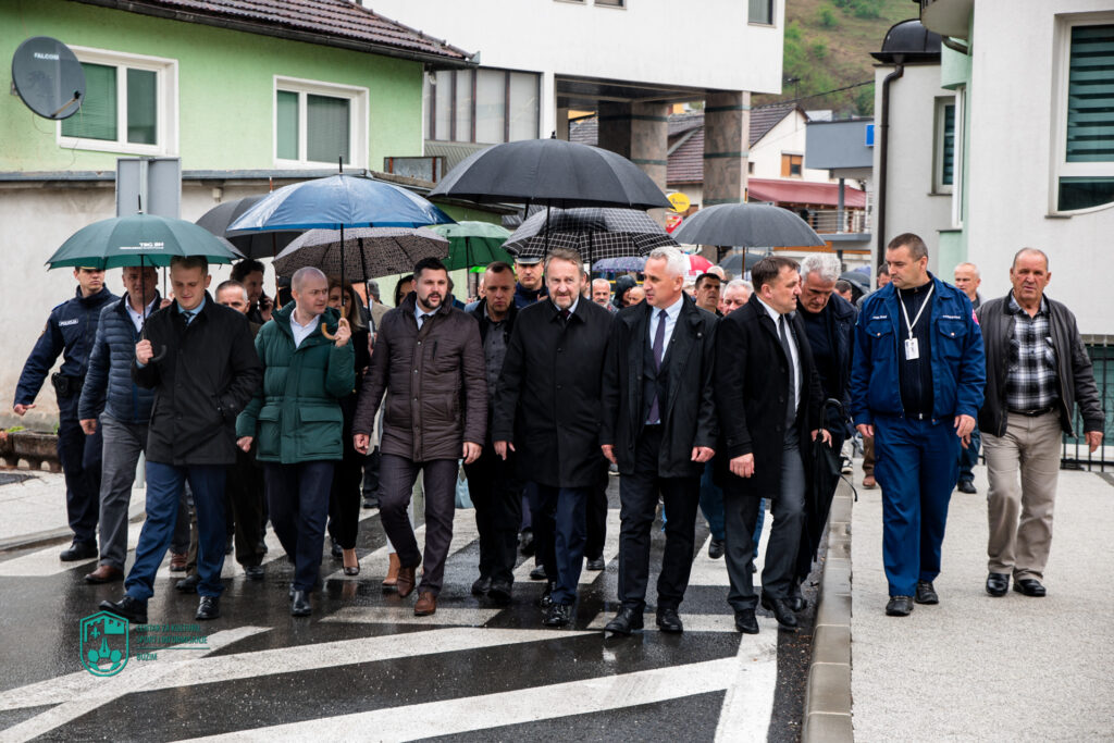 VIŠE OD POLA MILIONA MARAKA ZA INFRASTRUKTURNE PROJEKTE OD VLADE FEDERACIJE ZA BUŽIM