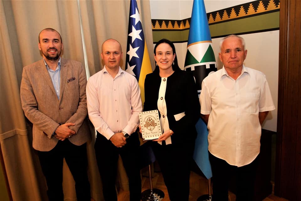 PREDSJEDNIK NK “VITEZ“ IZ BUŽIMA URUČIO ZAHVALNICE