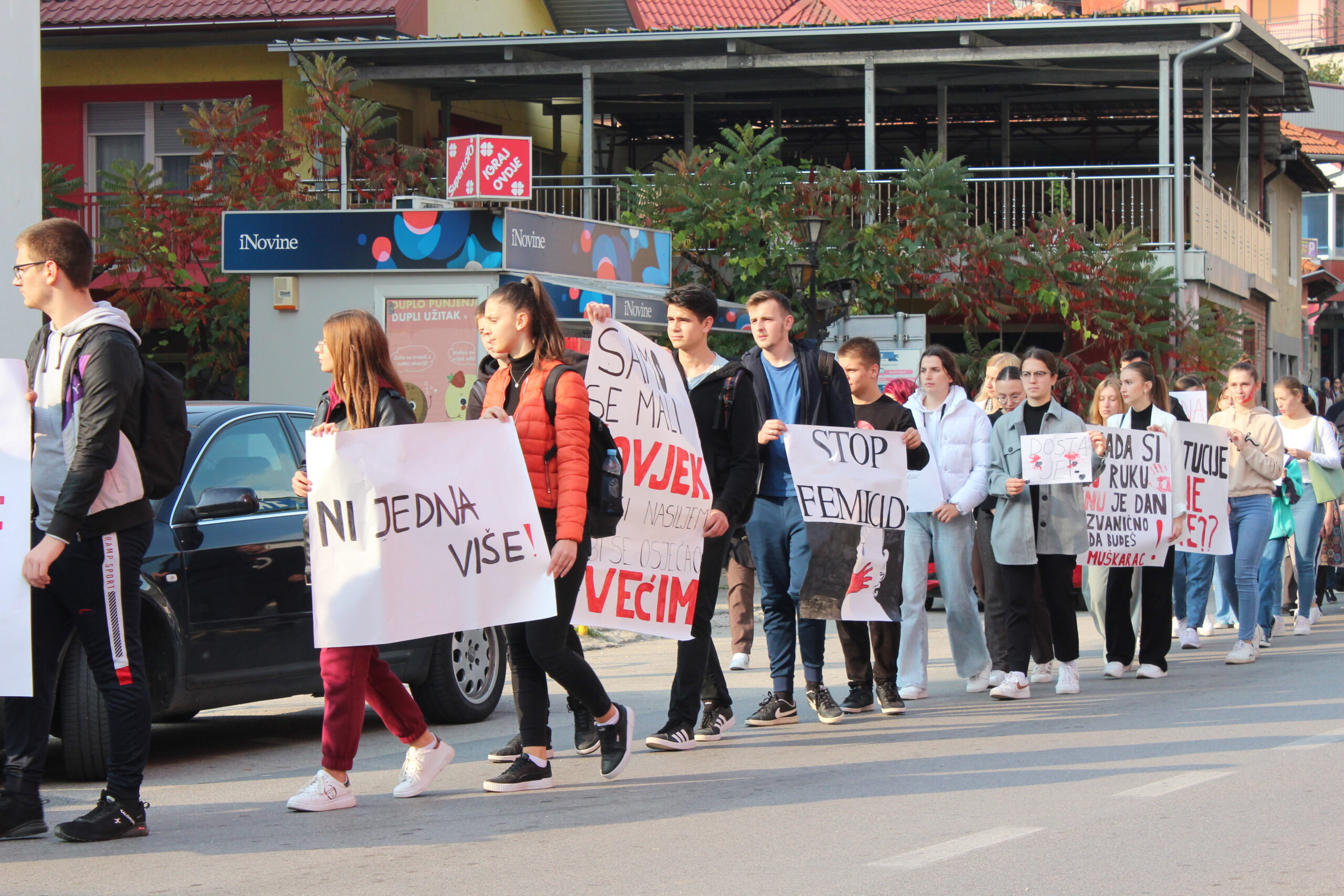 PROTESTNA ŠETNJA U BUŽIMU-STOP NASILJU NAD ŽENAMA