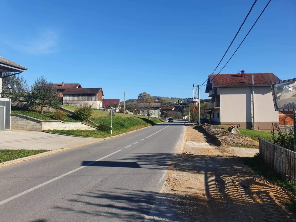 POČELI RADOVI NA IZGRADNJI TROTOARA U VAROŠKOJ RIJECI