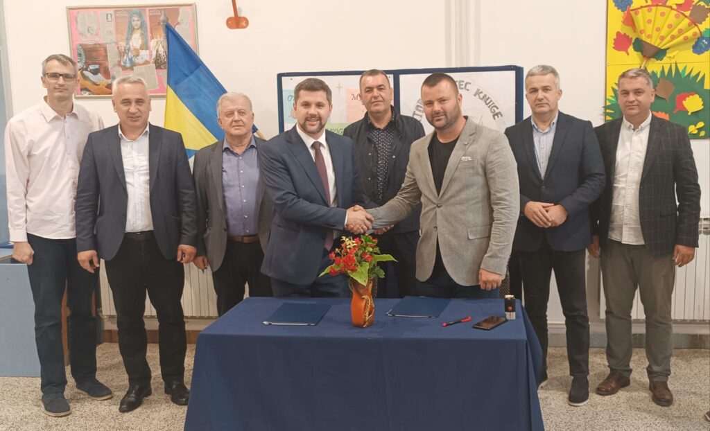 POTPISAN UGOVOR ZA IZGRADNJU II FAZE FISKULTURNE SALE U ČAVI