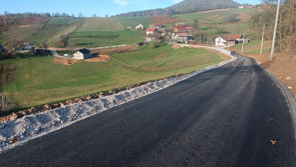 ASFALTIRAN NEKATEGORISANI PUT BURZIĆI-CINCI