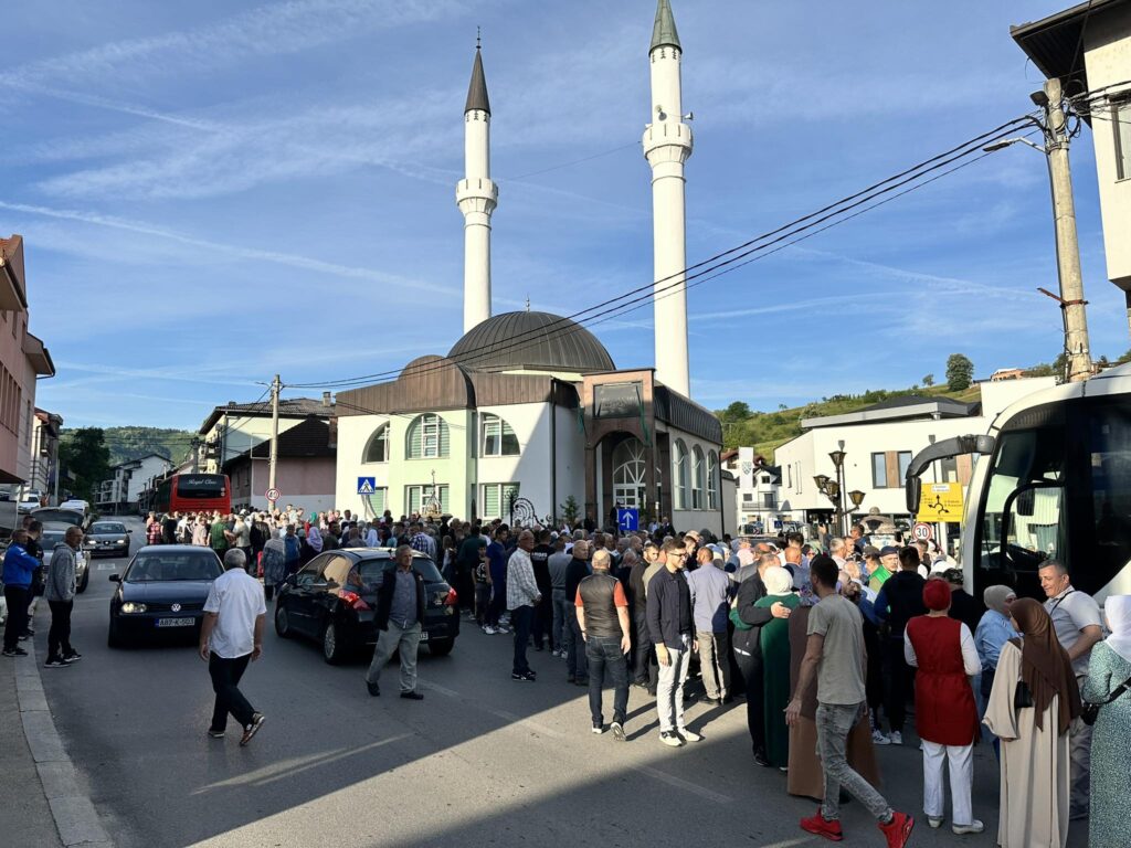 BUDUĆE BUŽIMSKE HADŽIJE KRENULE NA HODOČASNI HADŽSKI PUT