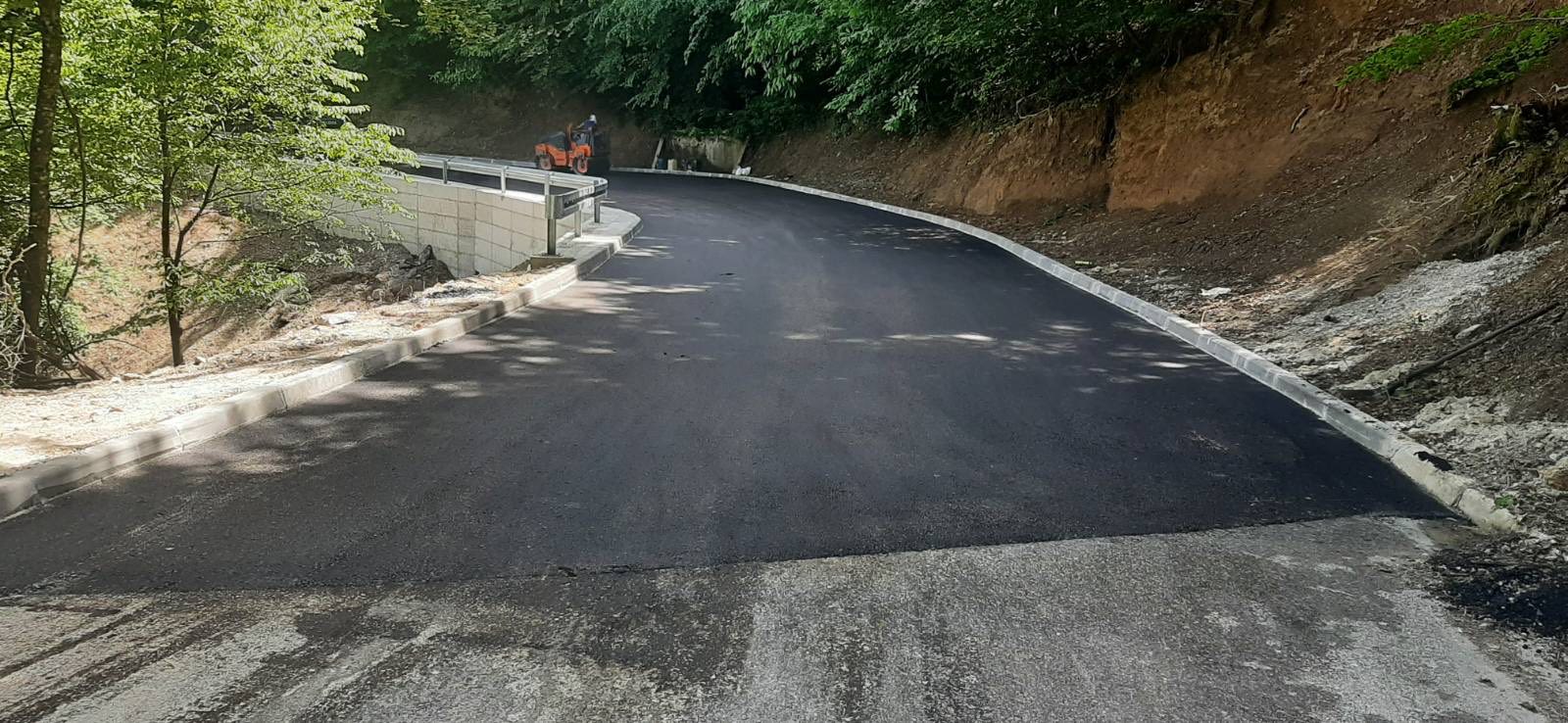 ZAVRŠENO I ASFALTIRANO KLIZIŠTE “VELIĆI” U MZ ELKASOVA RIJEKA