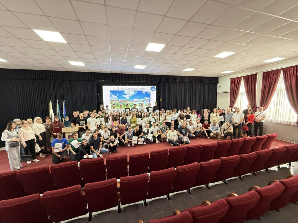 ODRŽANA SVEČANA DODJELA DIPLOMA MATURANTIMA 2024/2025 MSŠ “HASAN MUSIĆ” IZ BUŽIMA