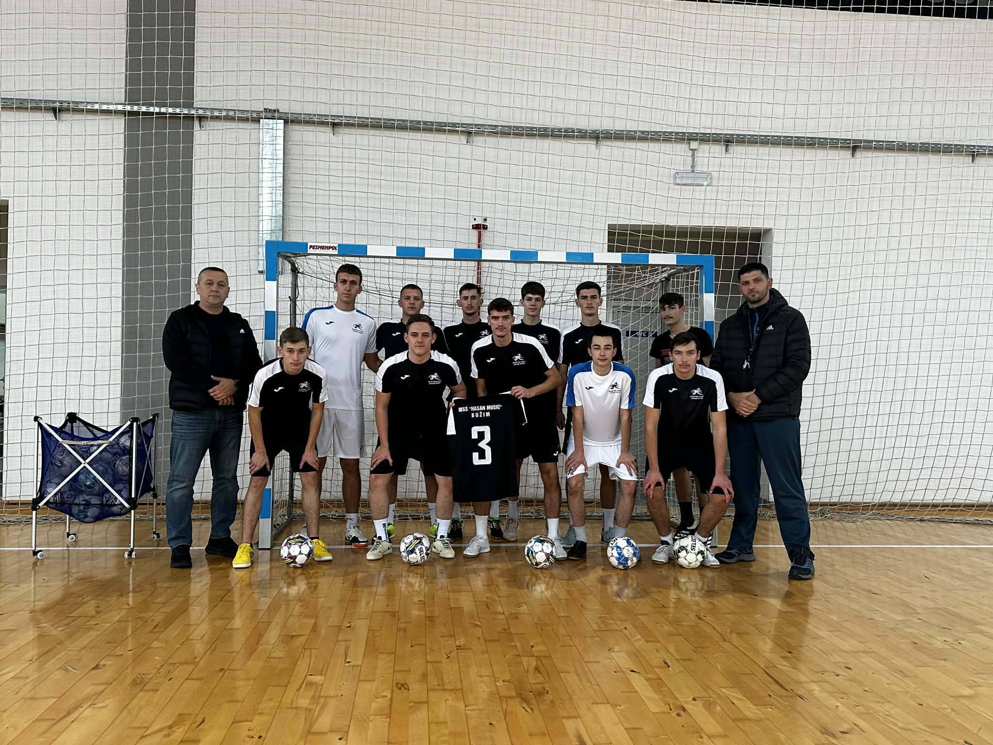 SPORTSKI SAVEZ BUŽIM OBEZBIJEDIO SPORTSKU OPREMU ZA UČENIKE I PROFESORE MSŠ «HASAN MUSIĆ» BUŽIM