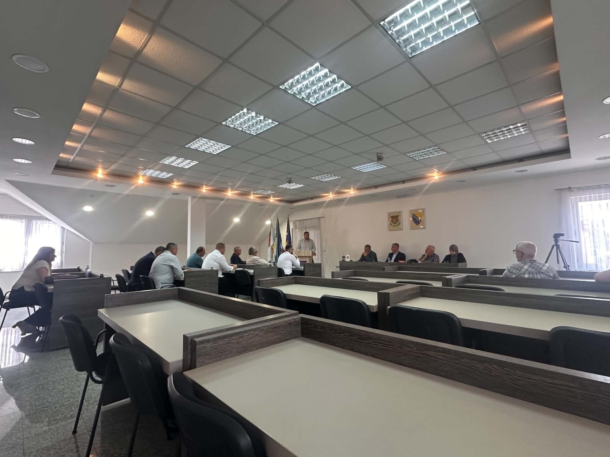 U Bužimu održan sastanak predsjedavajućih vijeća i pravobranilaca USK-a o problemu pasa lutalica