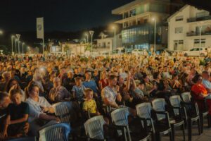 VEČE DUHOVNOSTI ISPUNILO TRG U BUŽIMU