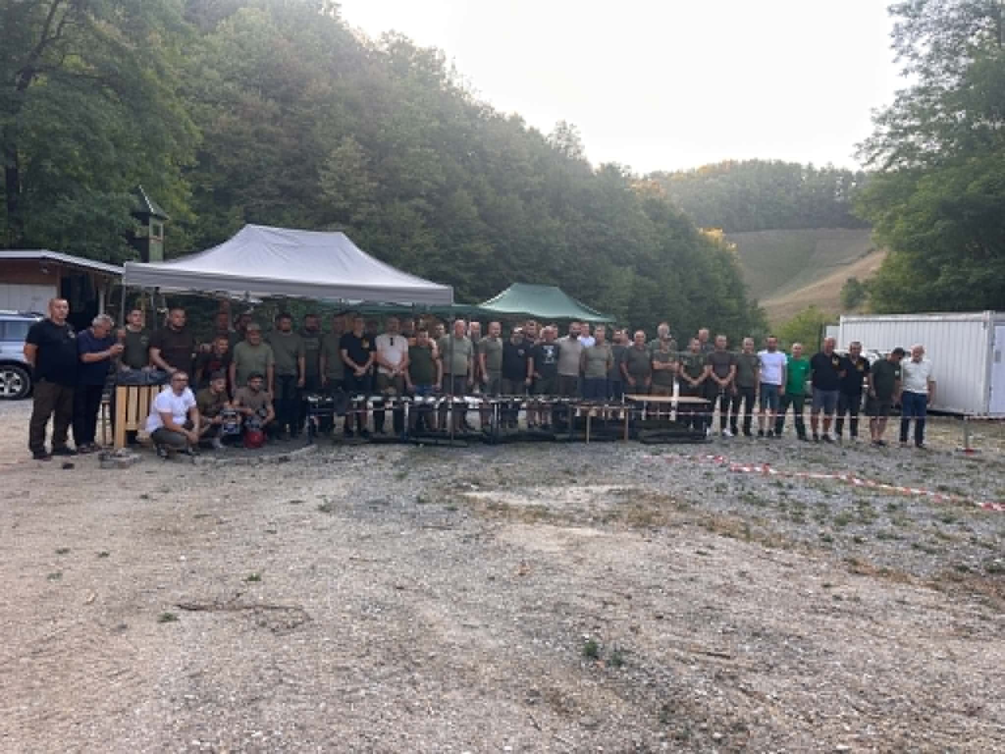 LOVAČKO DRUŠTVO „LOVAC“ BUŽIM OKUPILO TAKMIČARE NA GLINENE GOLUBOVE