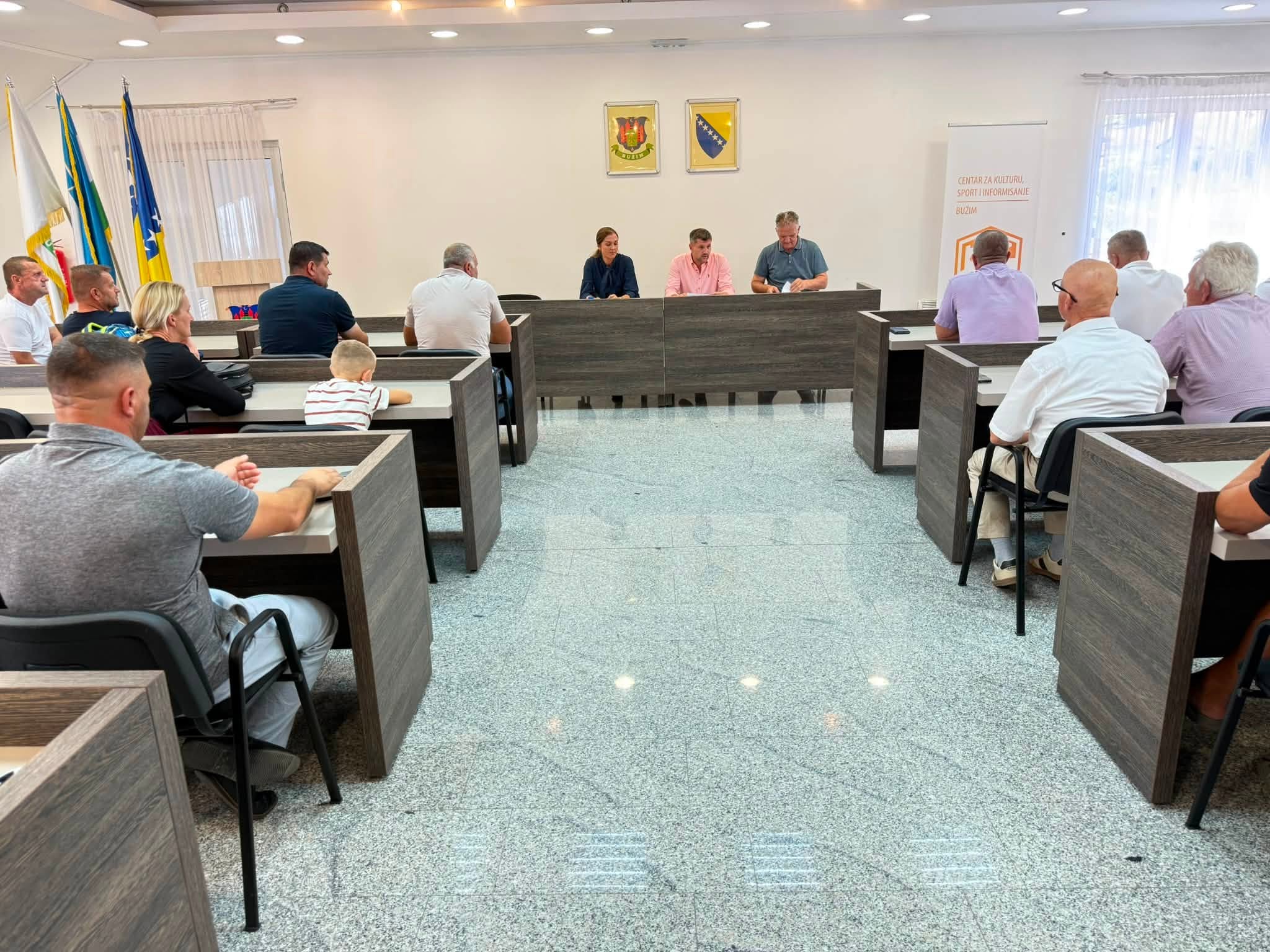 POTPISNO DVADESET UGOVORA ZA IZGRADNJU NEKATEGORISANIH PUTEVA